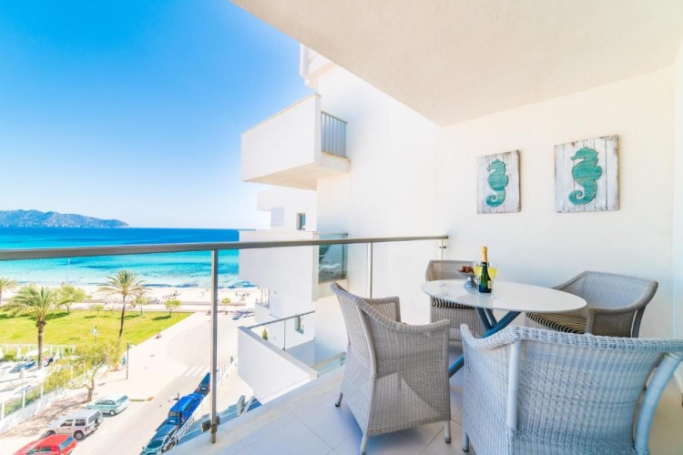 2 Bedrooms Apartment