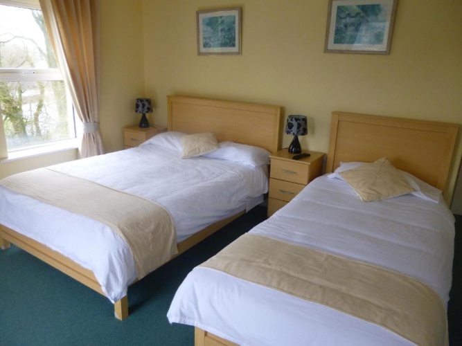 Standard Triple room