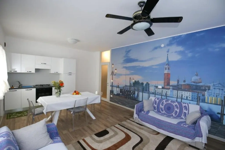 2 Bedrooms Apartment