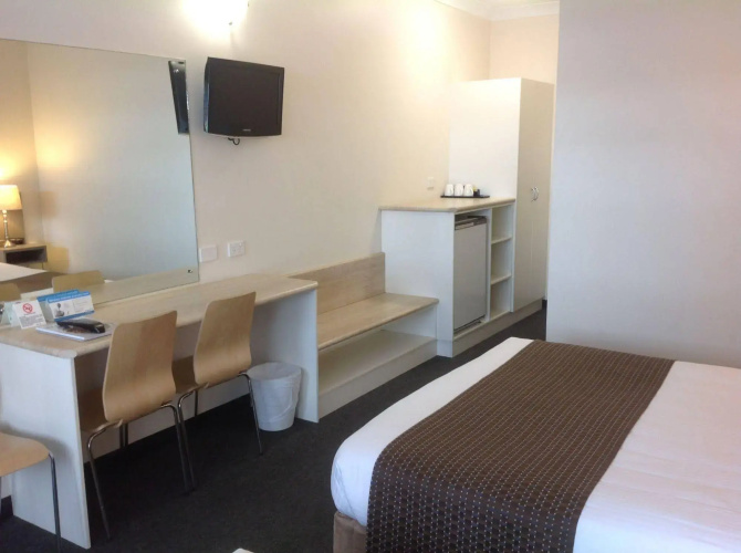Glenelg Dockside Motel