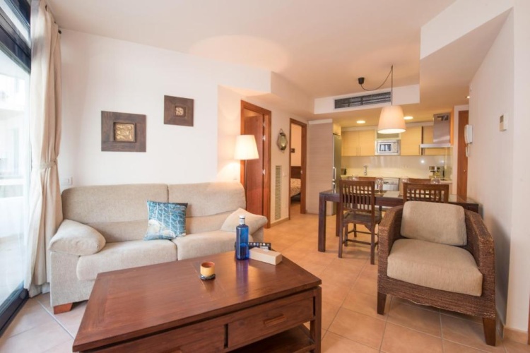 3 Bedrooms Apartment