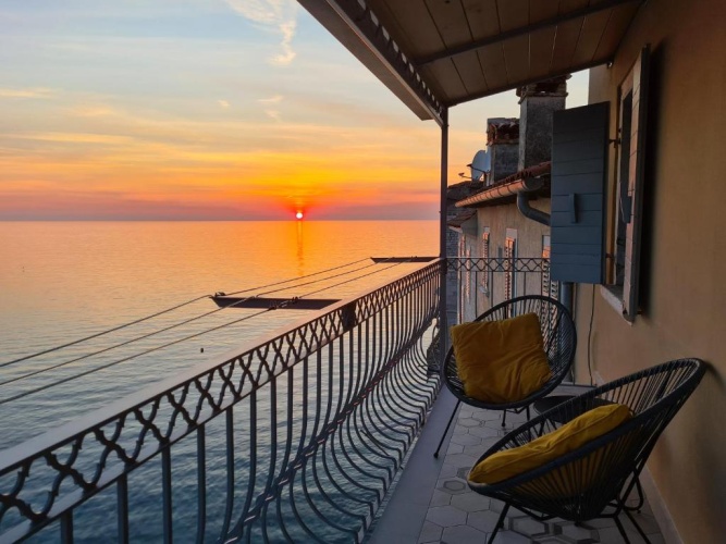 2 Bedrooms Apartment with balcony and with sea view