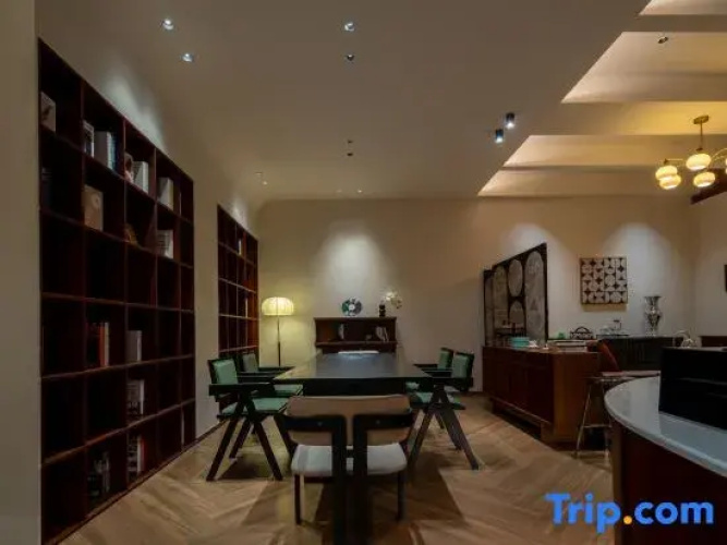 Pure Time Style Hotel