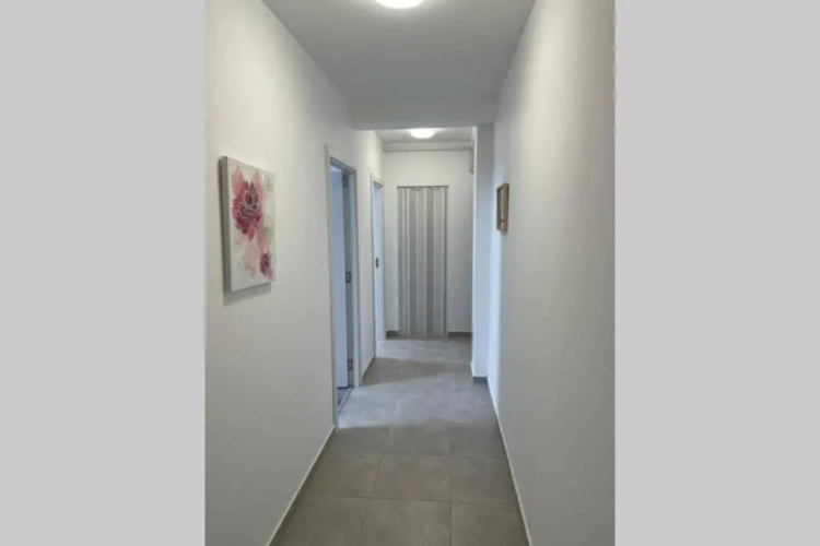 Apartament cu 2 camere, spatios si confortabil.