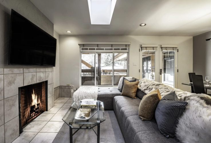 2 BR 3BA Condo - A C Heated Pool Walk to Town