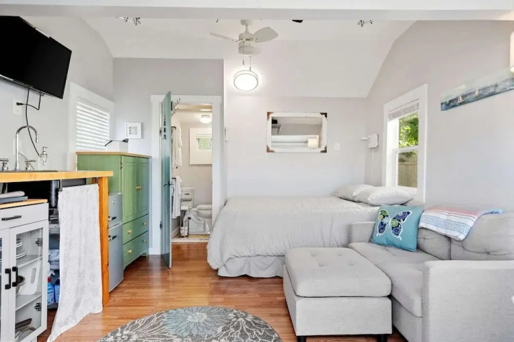 Just Beachy Charming Studio!