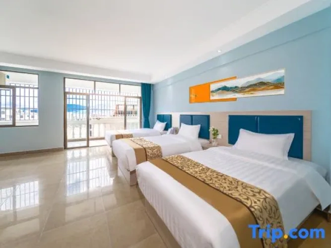 Standard Triple room with balcony