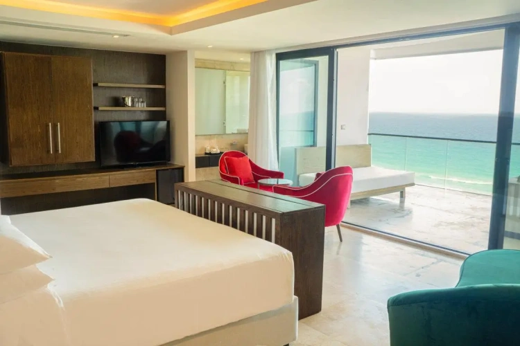 Double Club Suite oceanfront