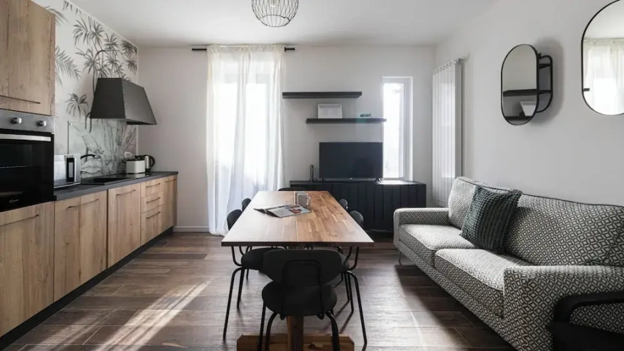 3 Bedrooms Apartment with balcony