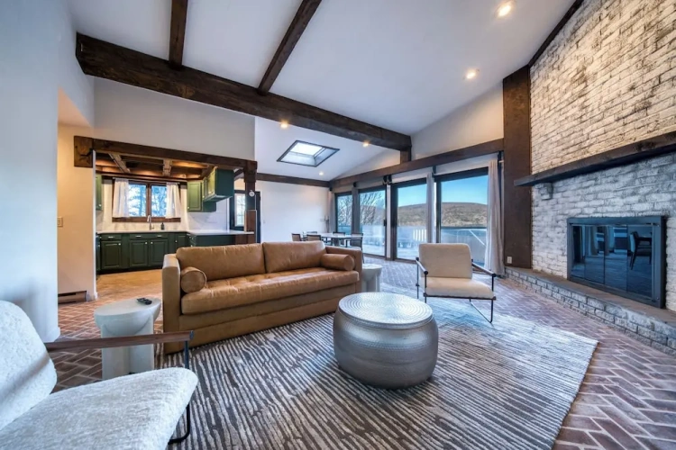 2 Bedrooms Deluxe Suite with mountain view
