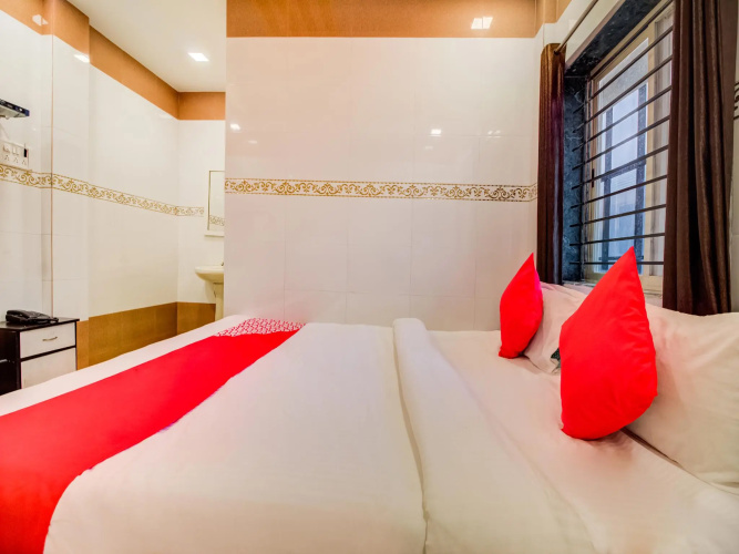 OYO 61153 Hotel Galaxy