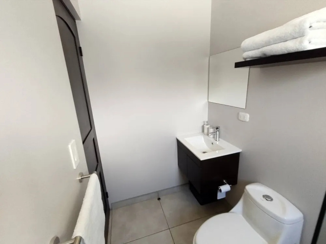 #1 New & Modern 2 bed Suite With Shared Pool
