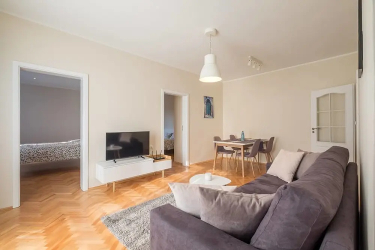 FM Deluxe 2-BDR Apartment with Balcony - Zaimov Park