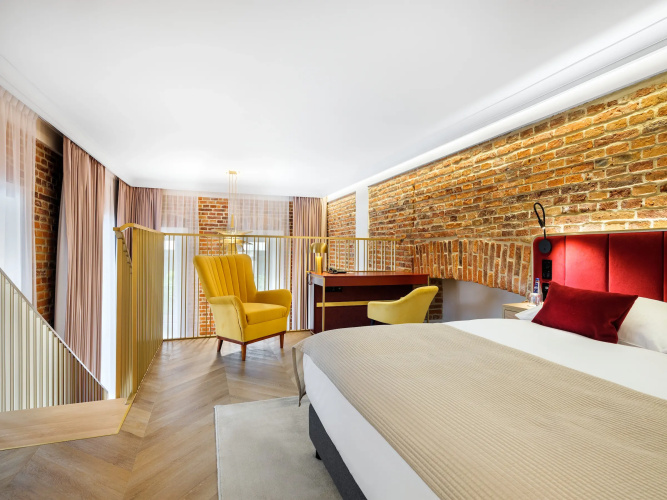 Hotel Golden Queen