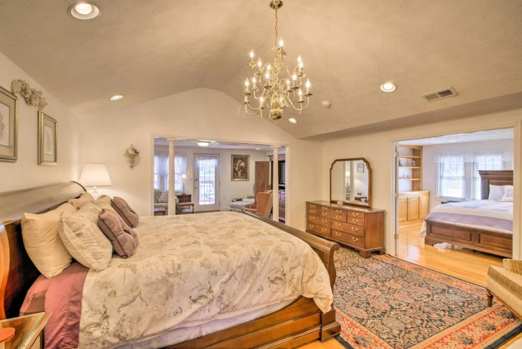 Damascus Home w/ Fire Pit & Views, Walk to Shops!