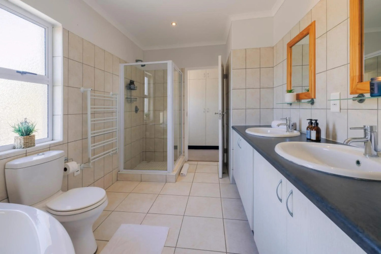 Waterfront Cottage B3