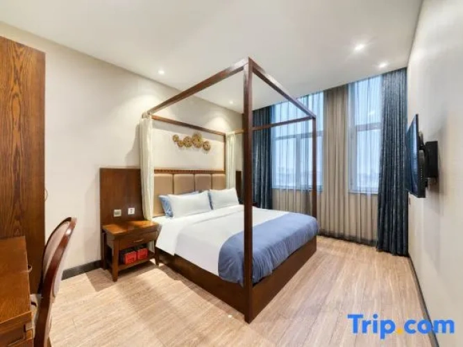 1 Bedroom Business Suite