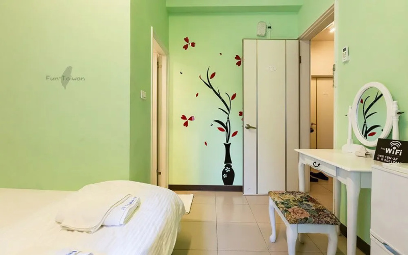 18 Private Hall