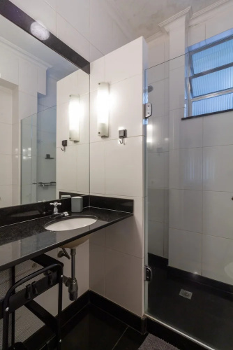 Space and Comfort in Copacabana D405