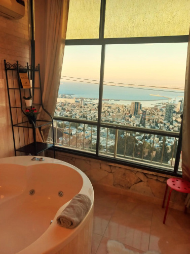 Yefe Nof 3 room flat
