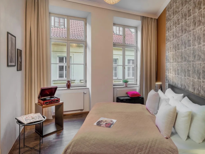 4 Arts Suites