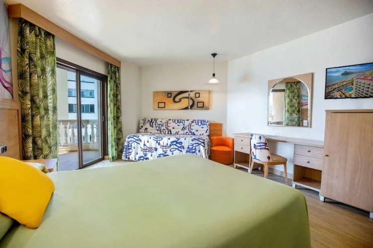 Superior Double room with balcony and with partial sea view