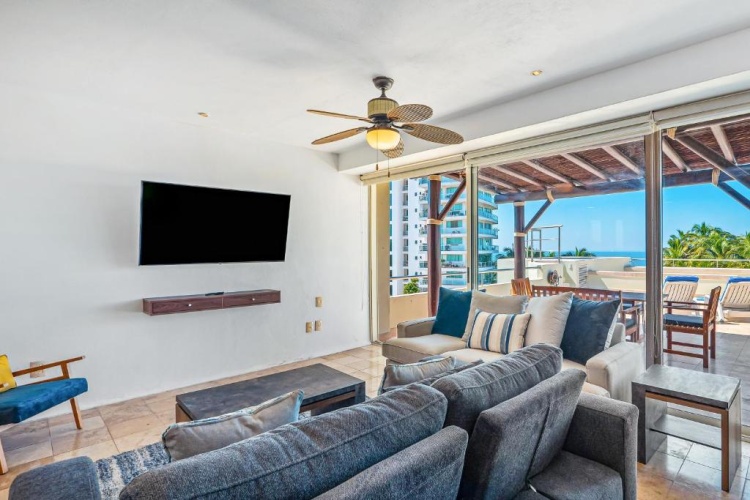 2 Bedrooms Apartment