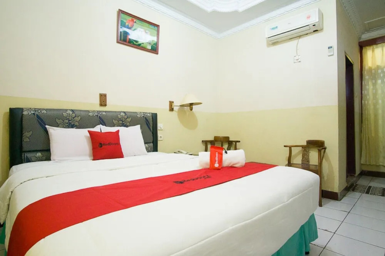 RedDoorz Plus near Pelabuhan Bitung
