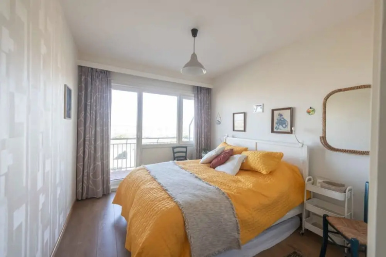 Seaview Apartment on the Beach - Free Parking