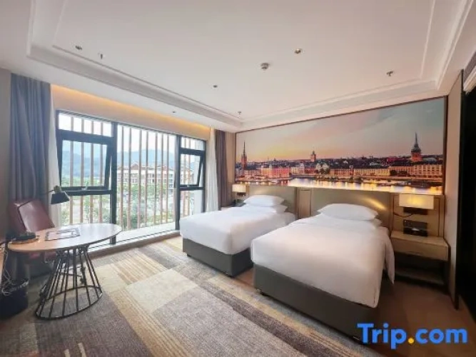 Standard Twin room with mountain view