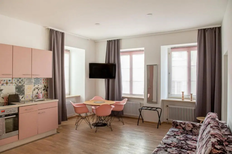 Moor Apartment 6