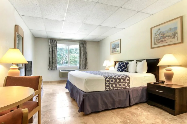 Rodeway Inn & Suites