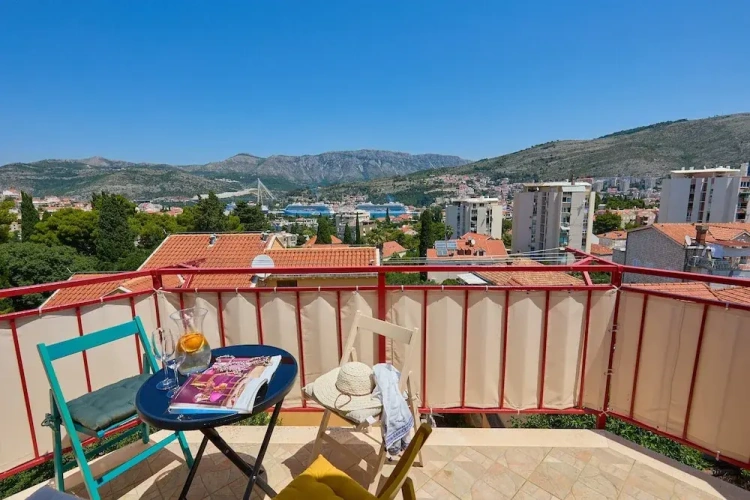 3 Bedrooms Apartment