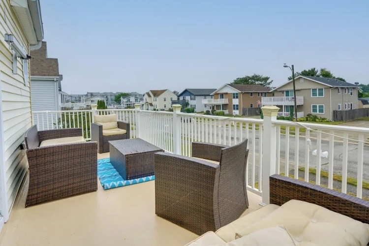 3 Bedrooms Cottage with balcony