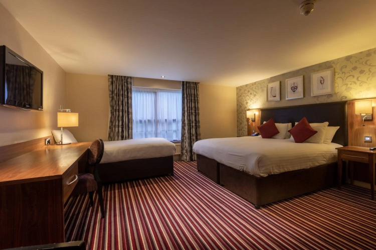 Gloucester Robinswood Hotel