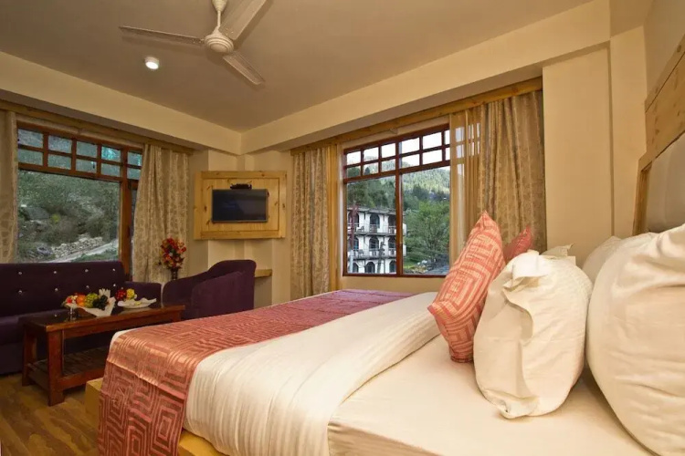 OYO 38112 Aastha Regency By Comlux