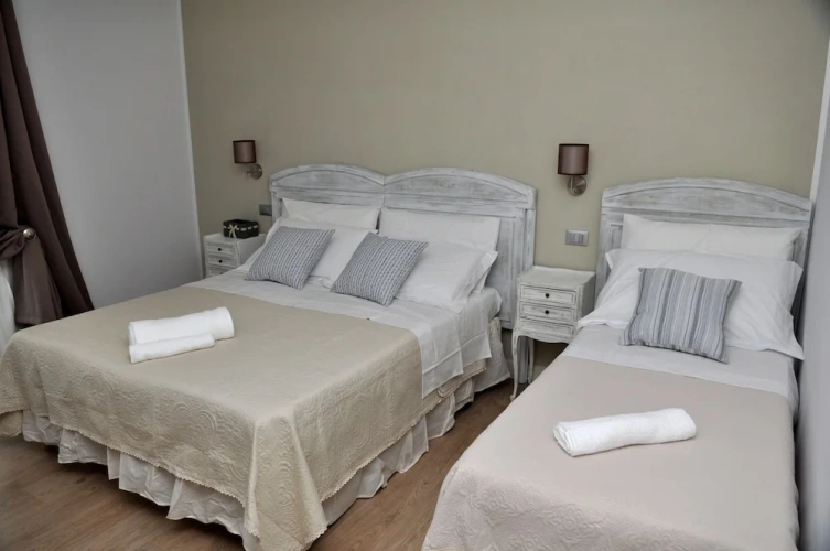 Standard Triple room