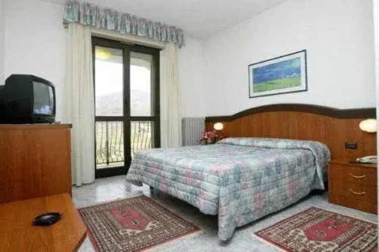 River Hotel