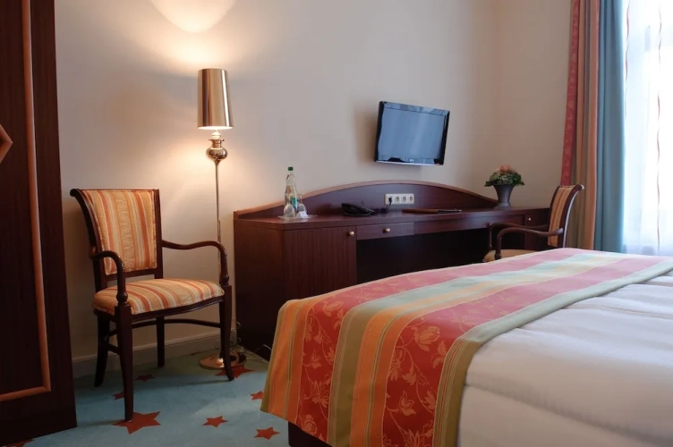 Classic Double room with street view