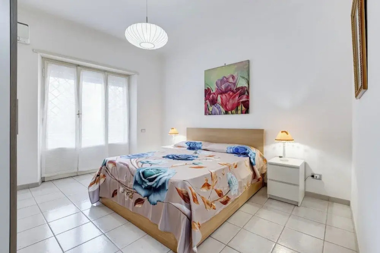 Cozy 2-Bedroom Flat with Balcony