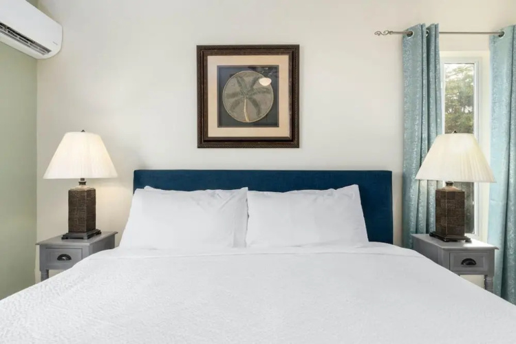3BR Villa Central Location Private Pool Patio
