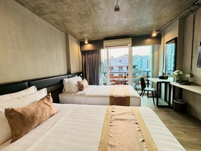 Deluxe Twin room with balcony
