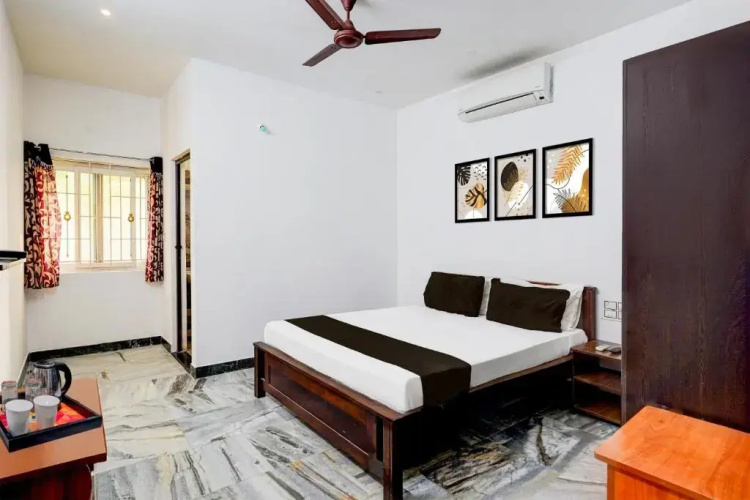 Leo's Home Stay by OYO Rooms