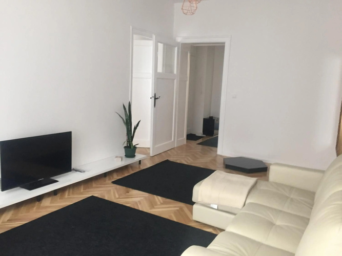 Bright Apartment Central