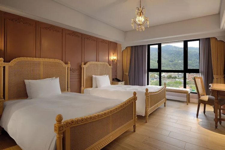 Grasse Grace Manor
