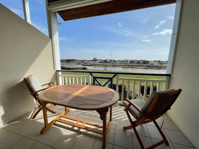 3 Bedrooms Apartment