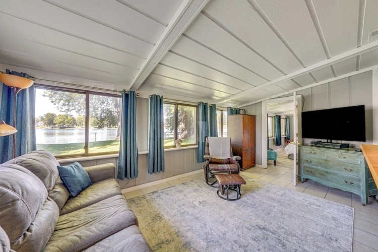 2 Bedrooms Cottage