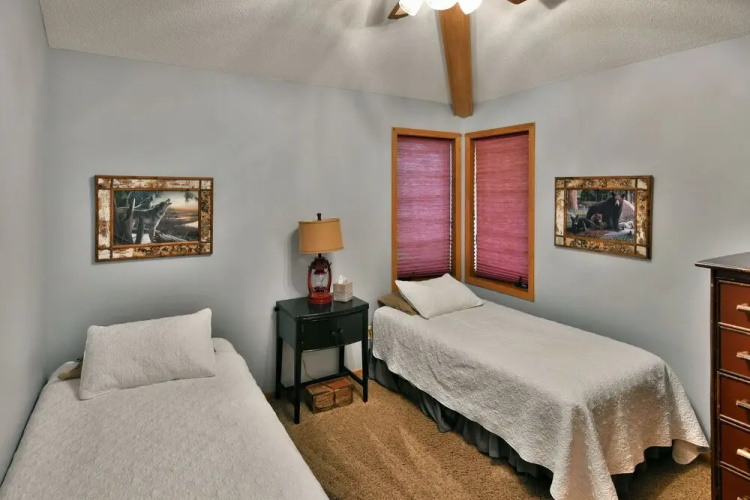 Cheif Lake Lodge 4 Bedroom Home by RedAwning