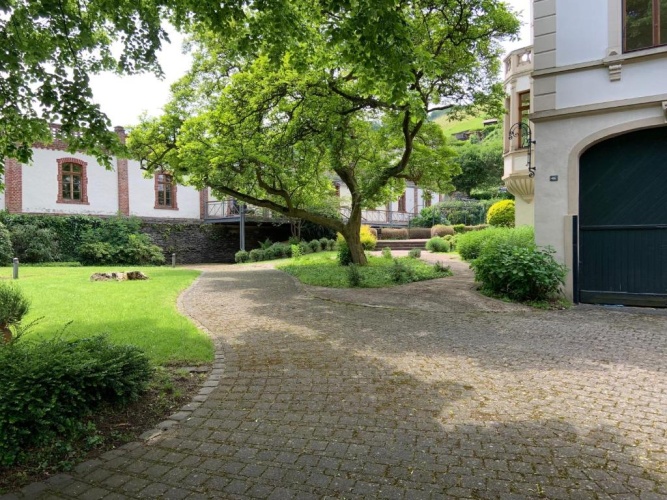 3 Bedrooms Apartment