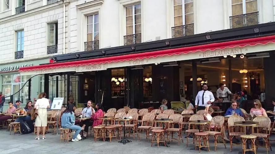 Saint Michel Free Parking Apartments - Image 3